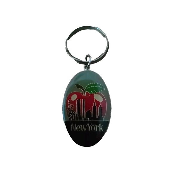 NYC New York, Big Apple Skyline, Oval Metal Keychain Brass Finish, Pre-owned - Picture 1 of 2